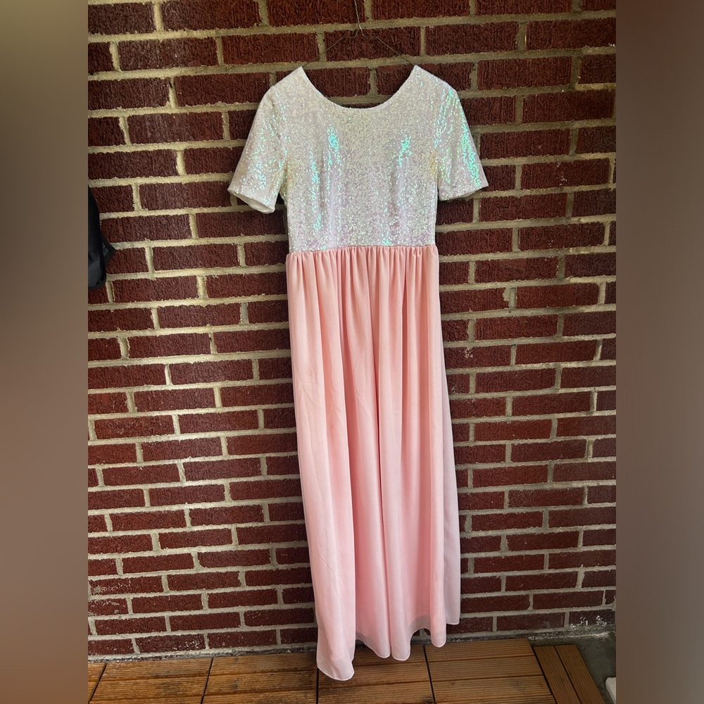 Neesee’s Size Small Sequin Chiffon Dress Gown